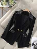 Blazer feminino de alfaiataria acinturado com botões frontais
