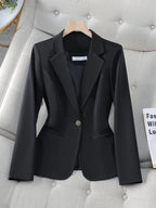 Blazer feminino de alfaiataria acinturado com botões frontais
