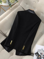 Blazer feminino de alfaiataria acinturado com botões frontais
