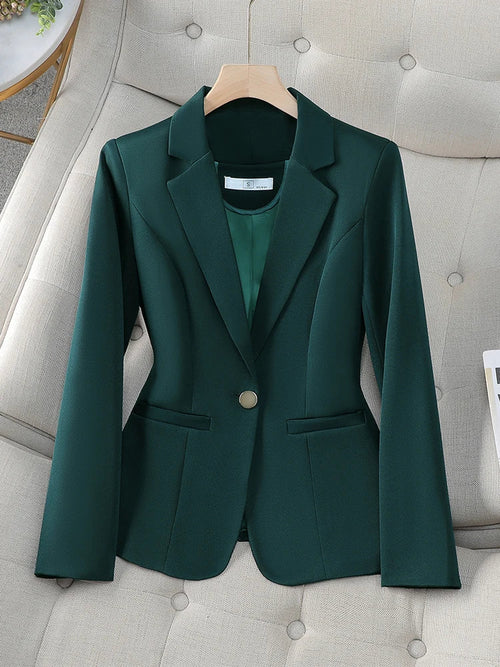 Blazer feminino de alfaiataria acinturado com botões frontais
