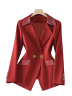 Blazer feminino de alfaiataria acinturado com botões frontais
