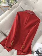 Blazer feminino de alfaiataria acinturado com botões frontais
